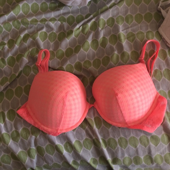 *SOLD* Victoria Secret Push Up Bra - Picture 1 of 1